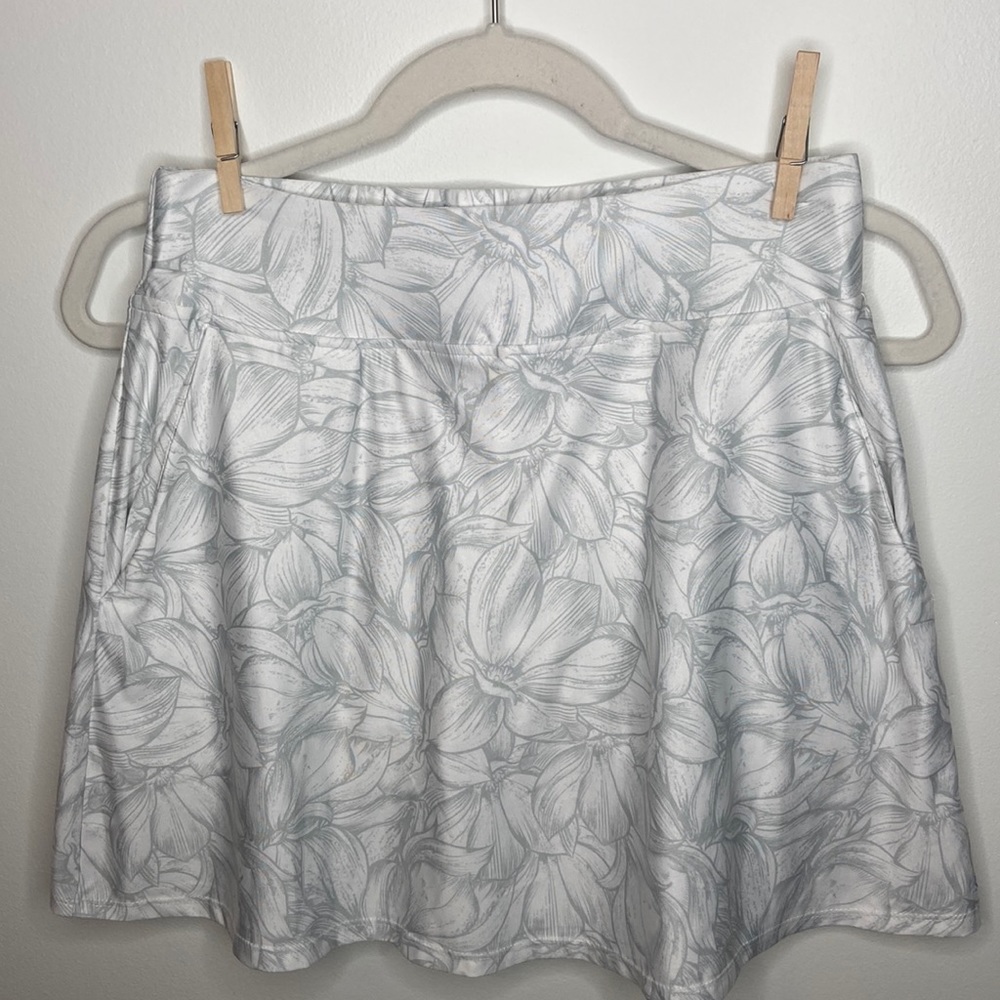 Kyodan Golf Skirt, Size P/S, white and gray . Excellent condition